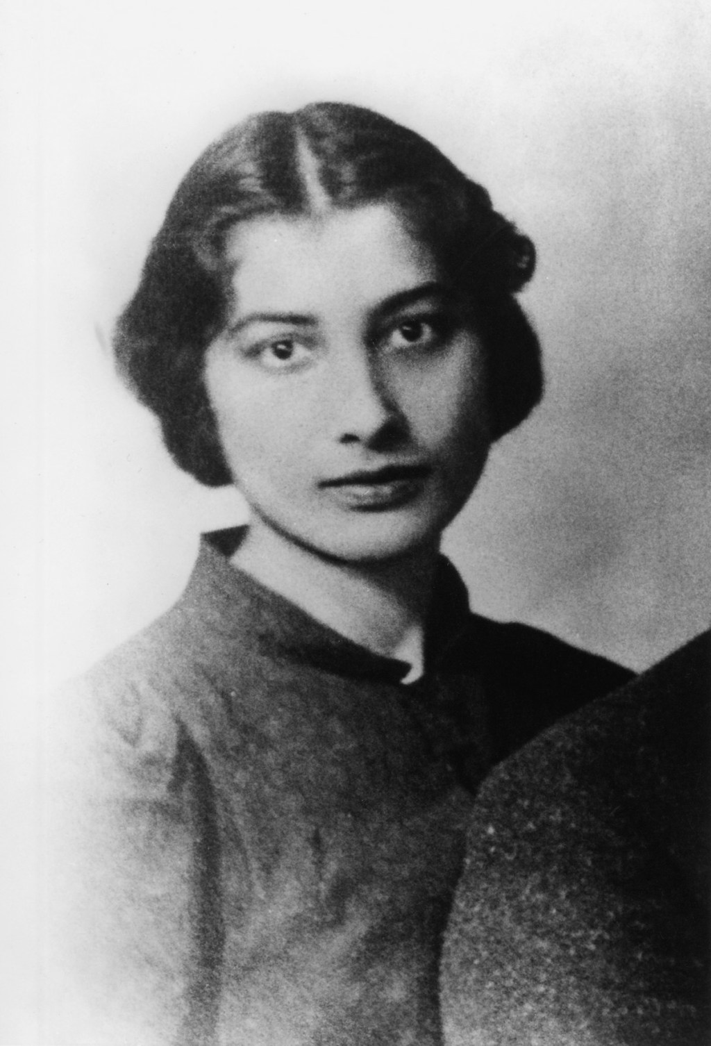 Not a Place Where No One is Watching: The Courage of Noor Inayat Khan, Pacifist and War&nbsp;Hero